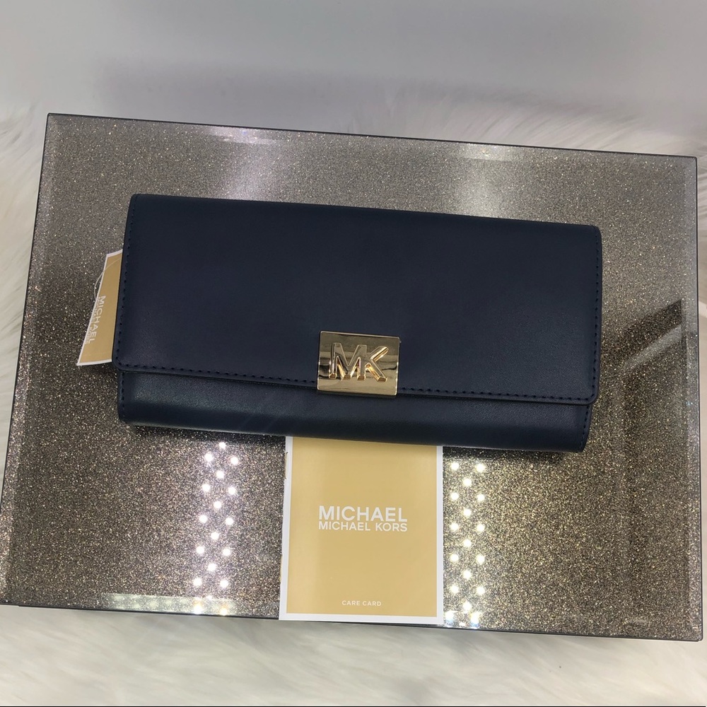 Michael Kors carryall leather mindy wallet